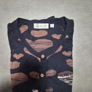 Chic Cardigan with Heart Pattern in Black and Brown